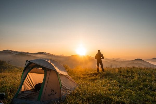Comment s'équiper pour un camping en région de forêts pluviales de montagne?
